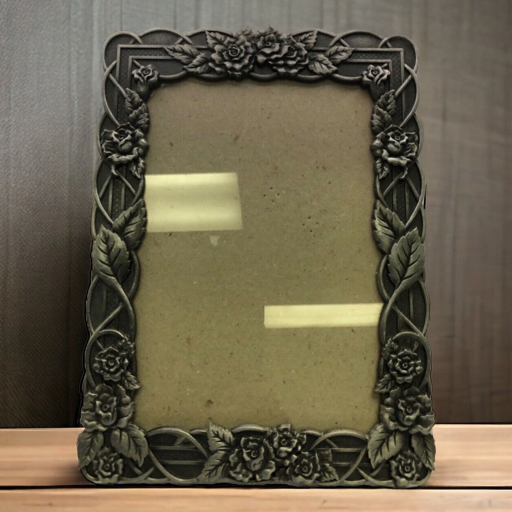Metal Roses‎ Flower Picture Frame. Glass Cover Pewter 4.5” x 6.5” Valentines Day